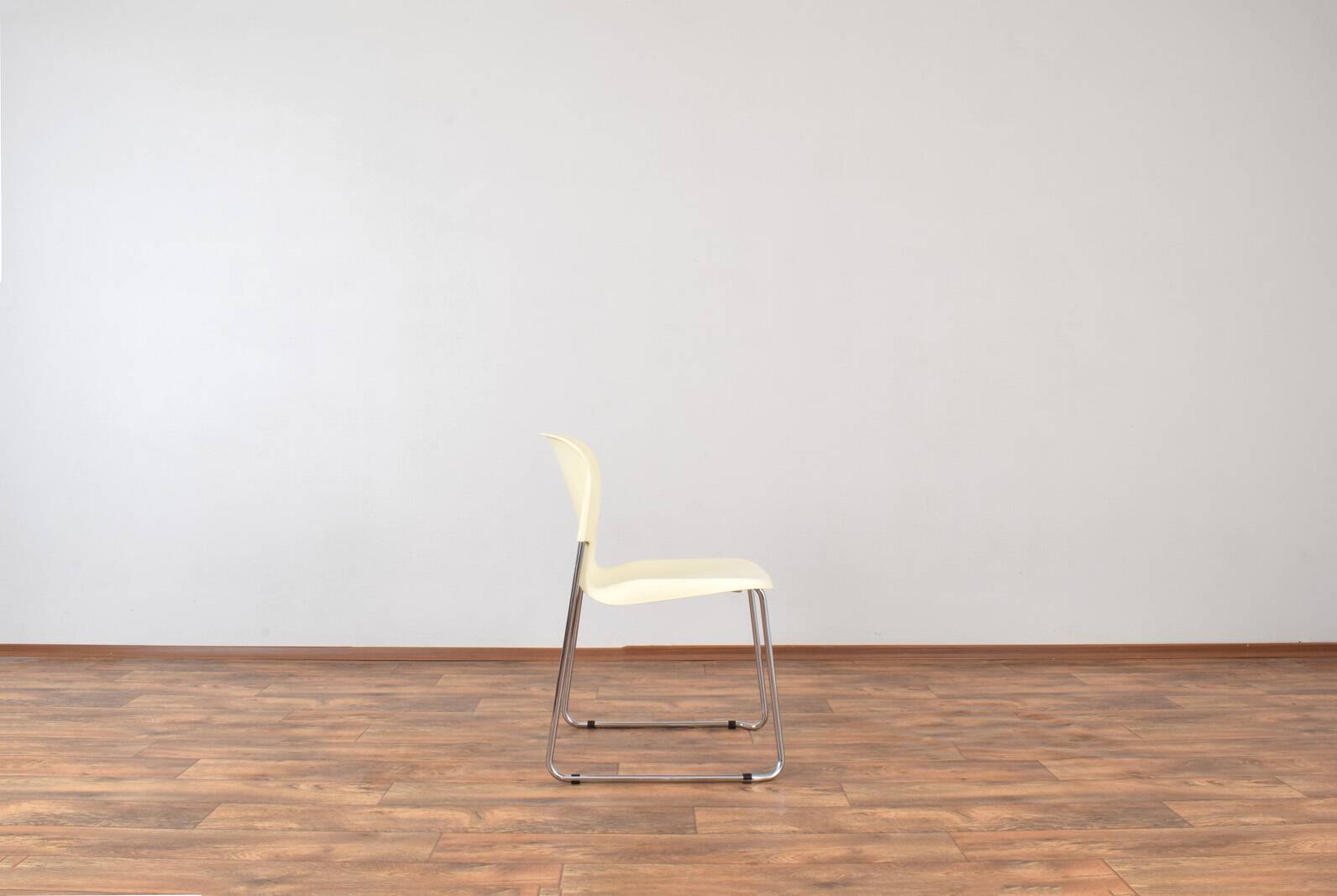 Chaise balançoire sm400k blanche par gerd lange pour drabert, ensemble de 4, années 1980.