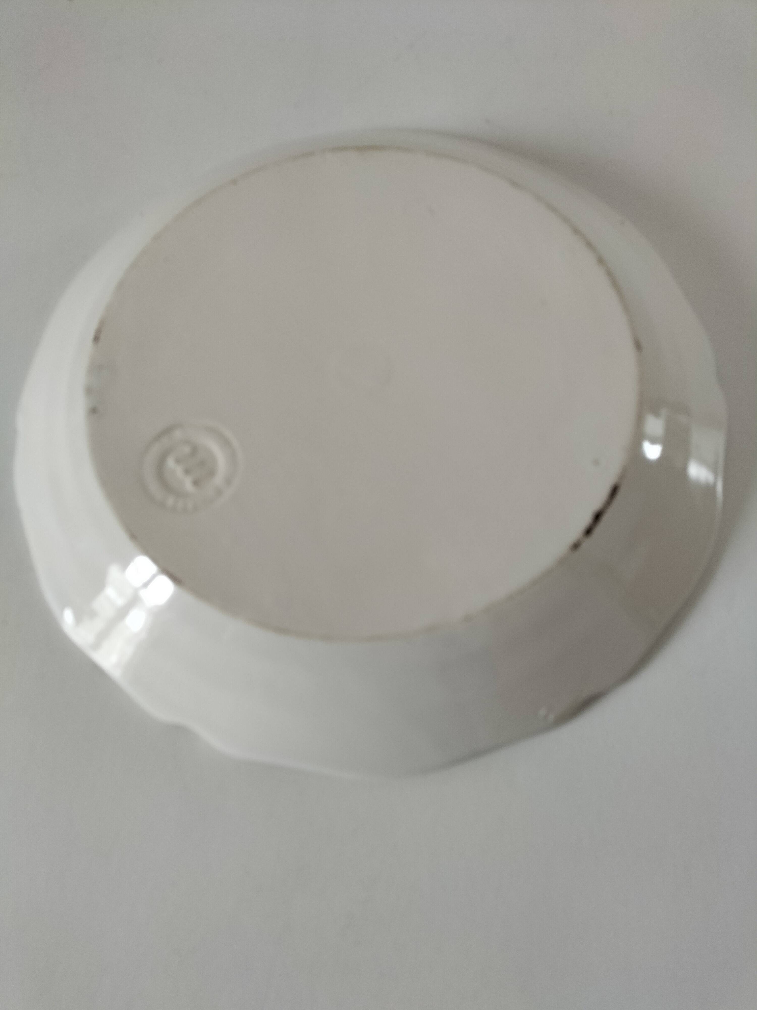 Antique Moustiers style plate, Museums of France edition