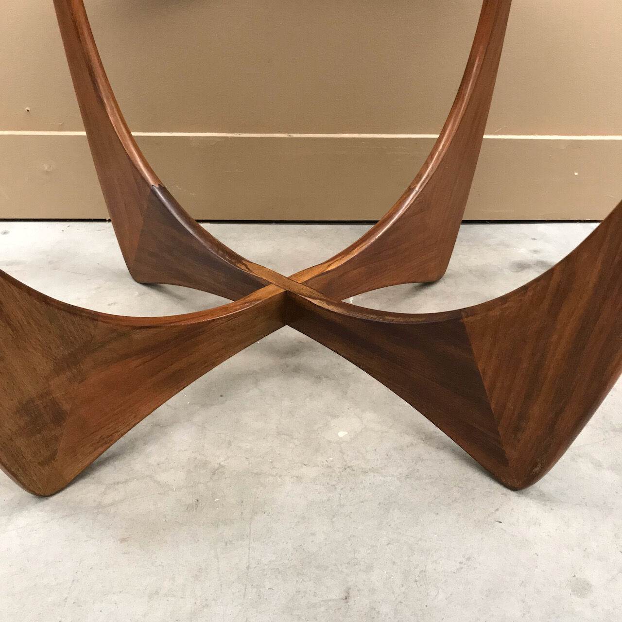 Round 'Astro' vintage coffee table by Victor Wilkens for G-plan