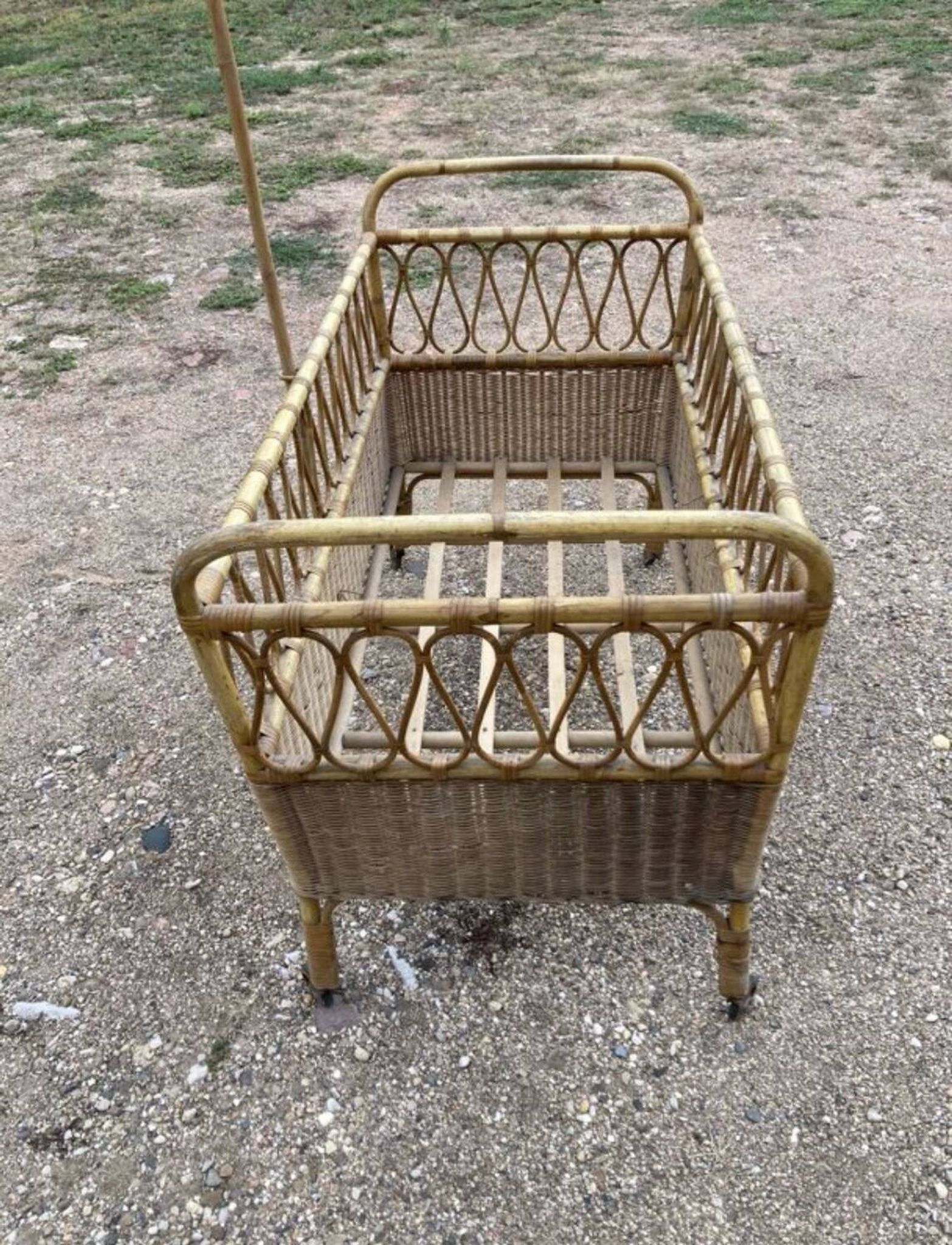Wicker baby bed