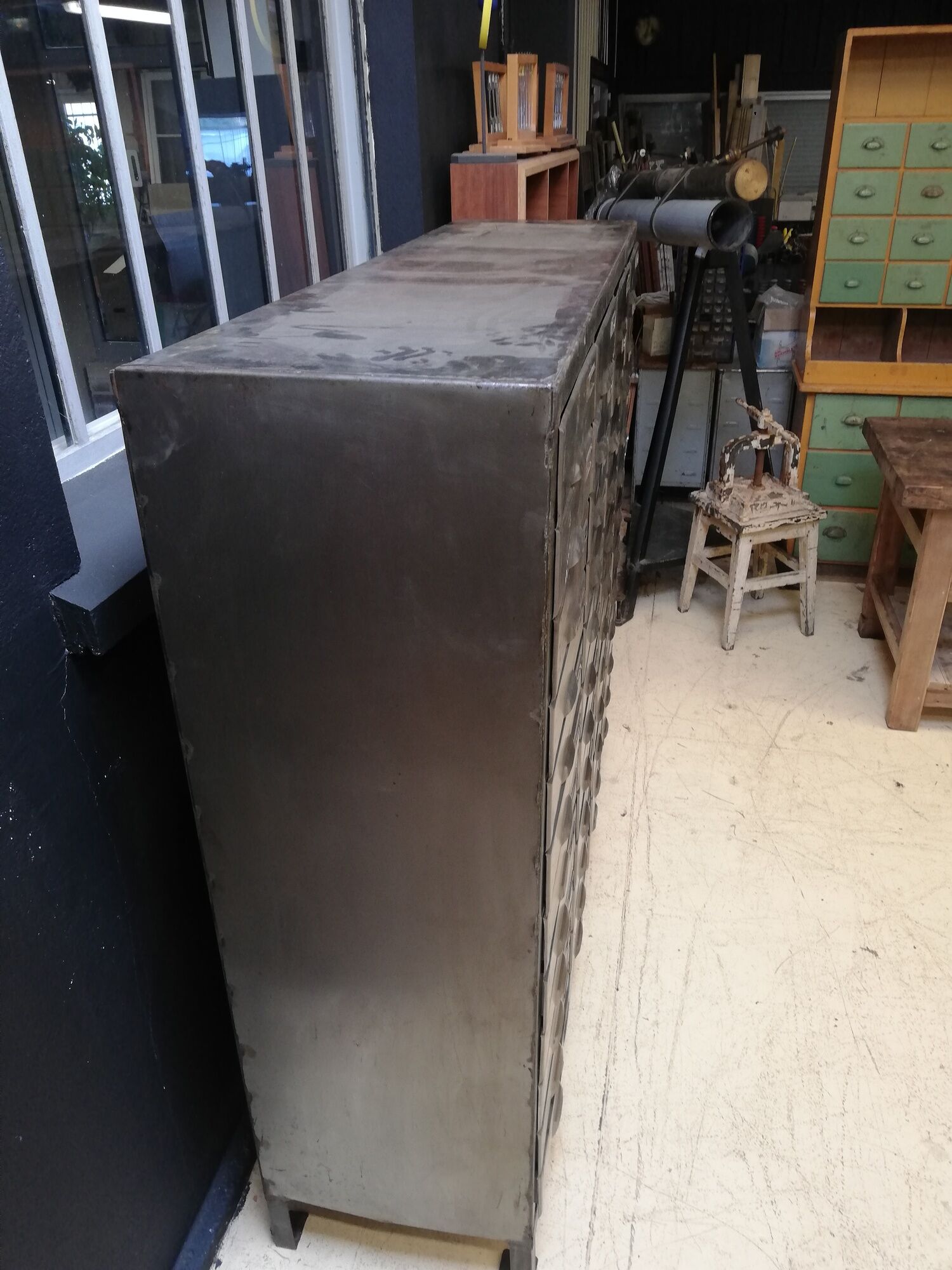 Industrial clamshell cabinet, metal lockers
