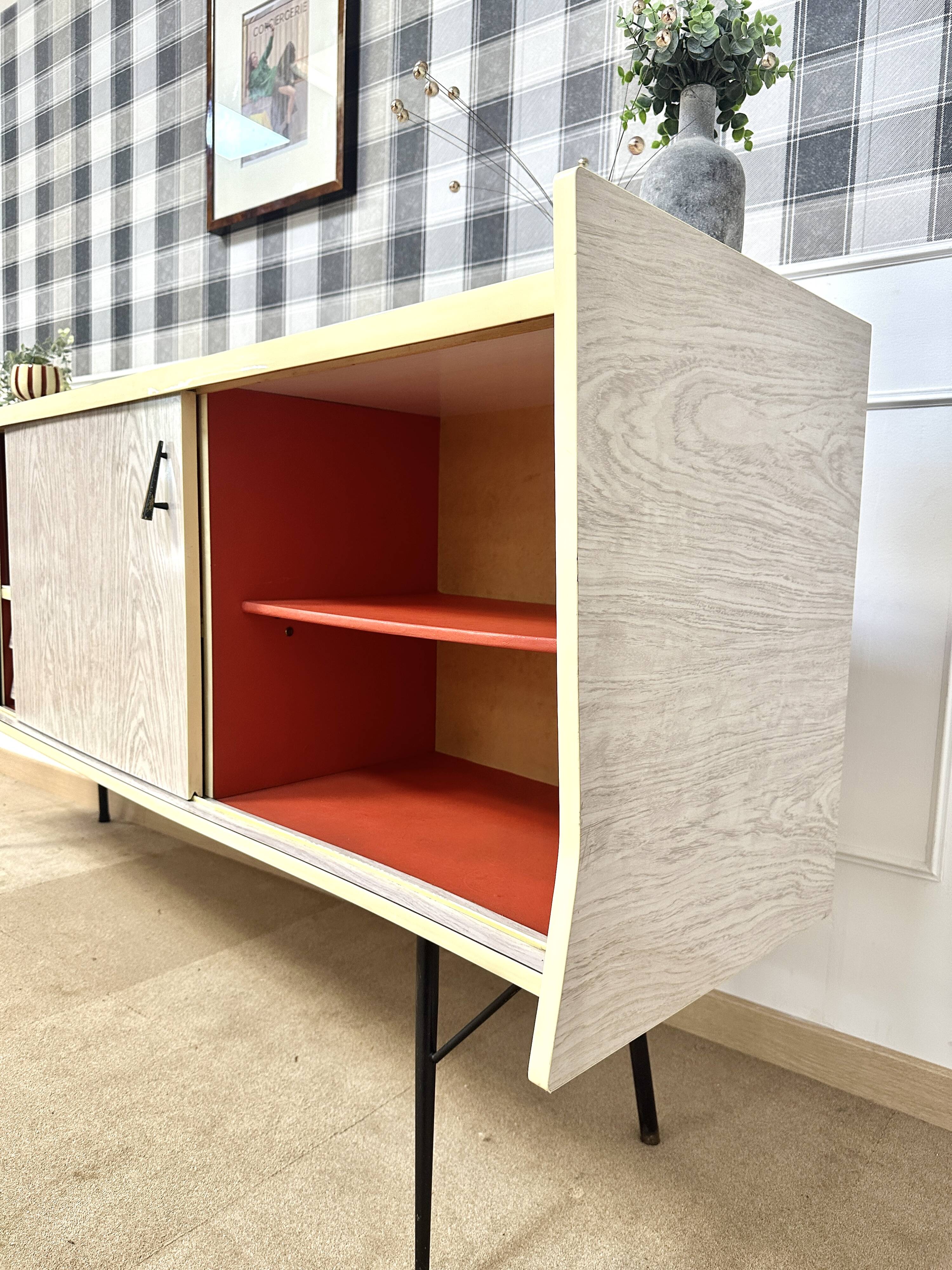 Formica Compass Foot Row