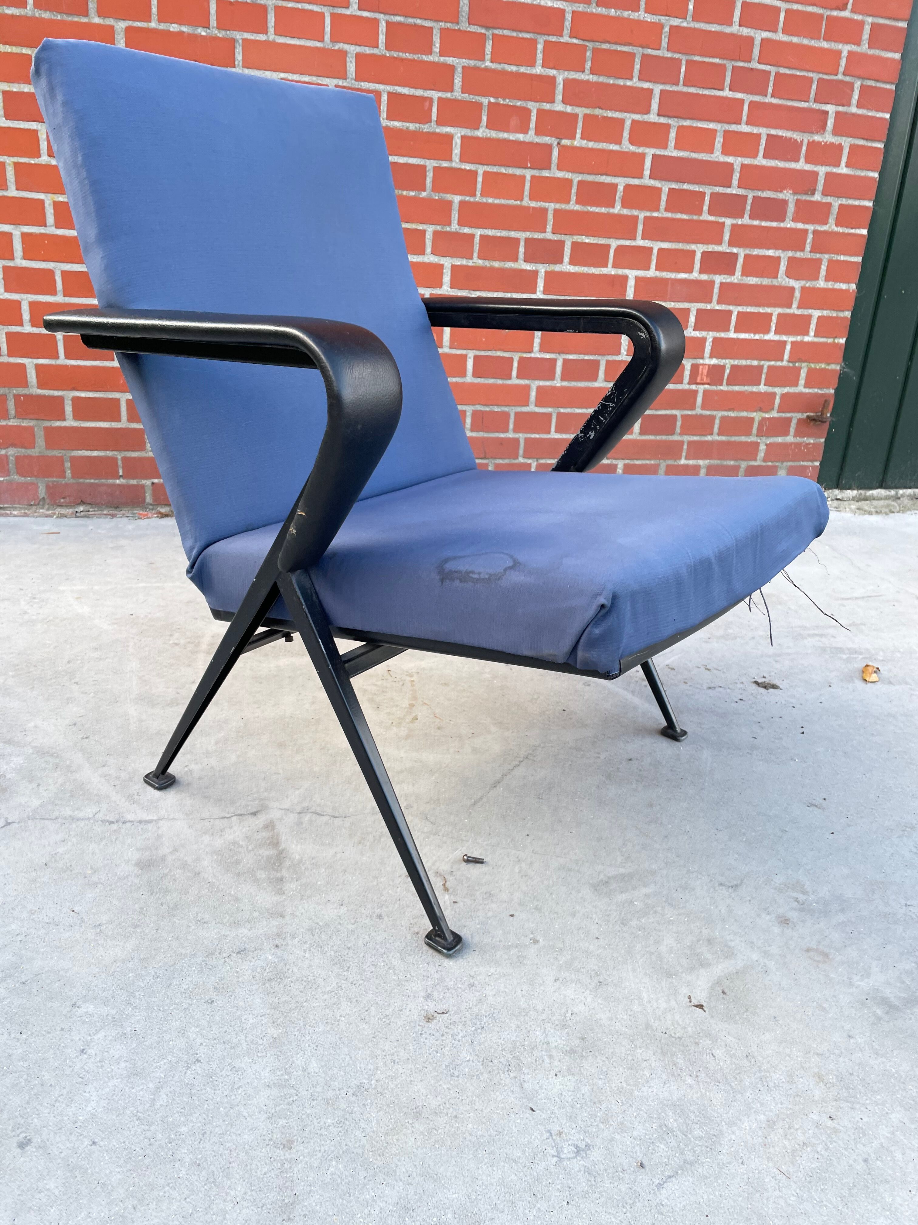 set of 2 Repose armchairs by Friso Kramer for Ahrend de Cirkel