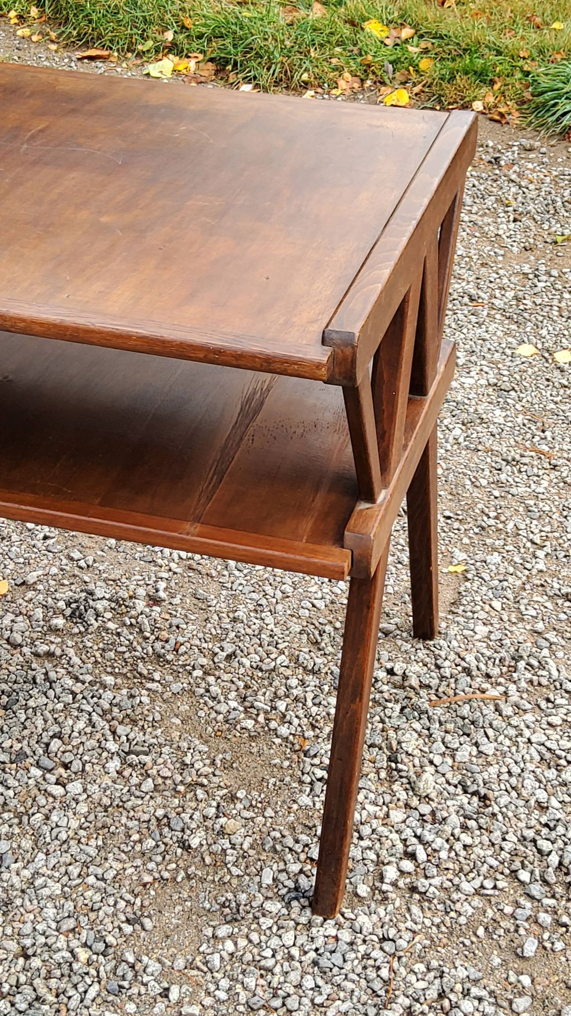 Table d’appoint vintage des années 50 en hêtre chêne et peuplier pieds compas