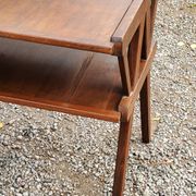 Table d’appoint vintage des années 50 en hêtre chêne et peuplier pieds compas