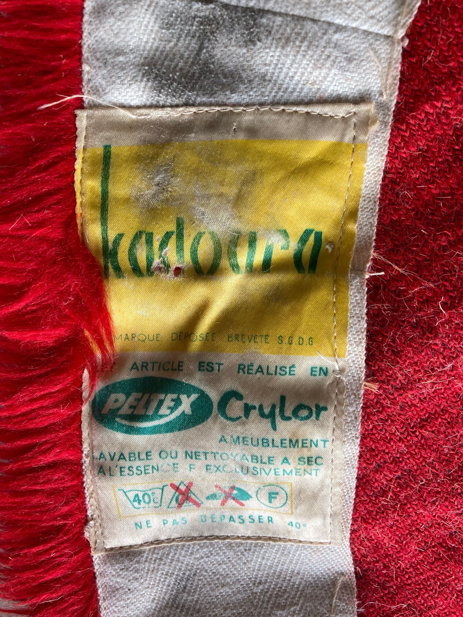 Red round carpet 65cm