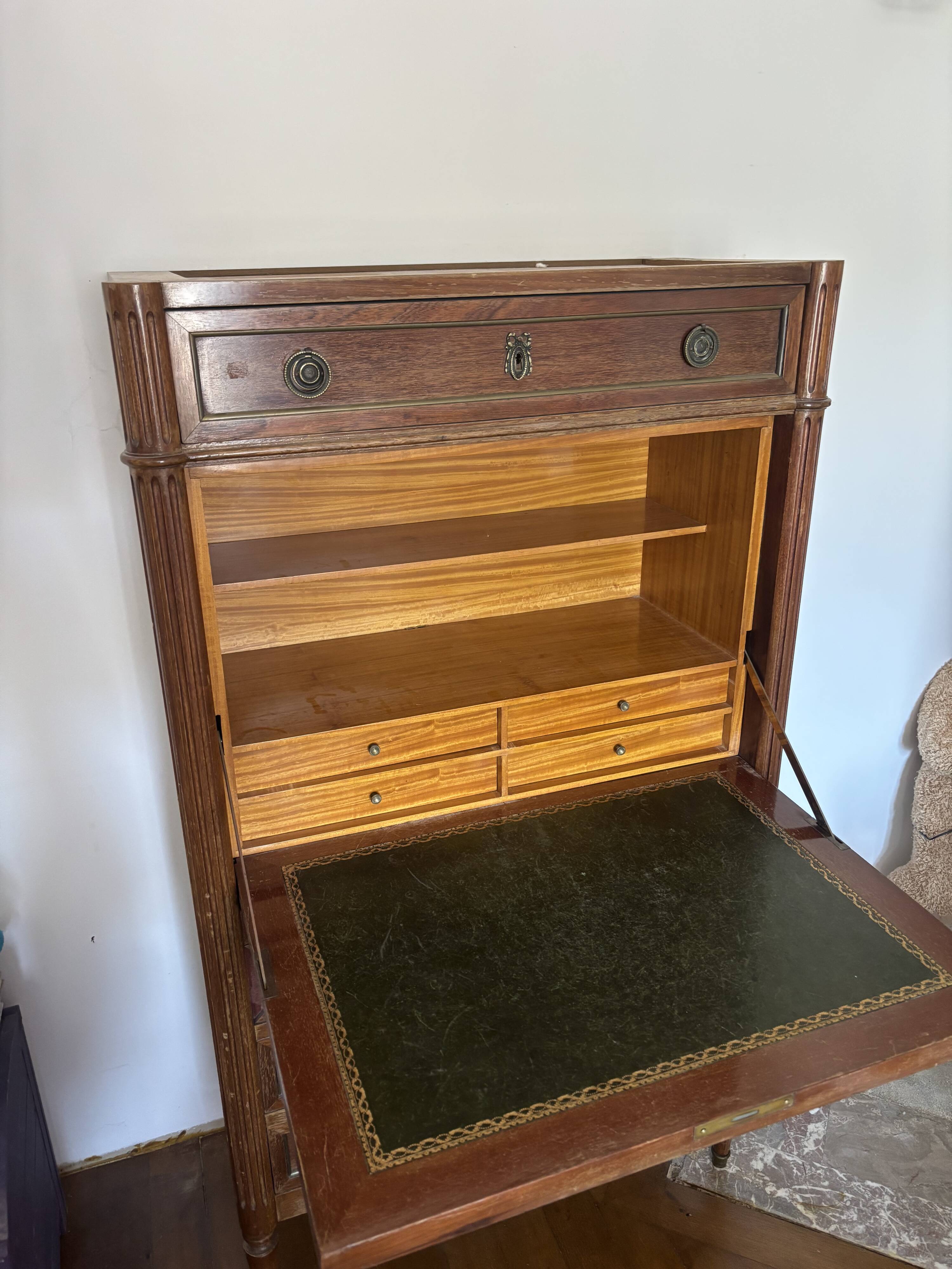 Secrétaire Louis XV en bois massif