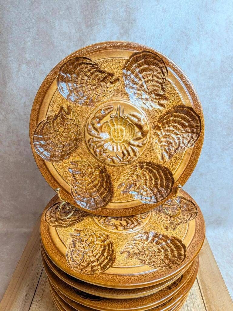 Set of 8 vintage oyster plates in majolica – Ateliers du Revernay