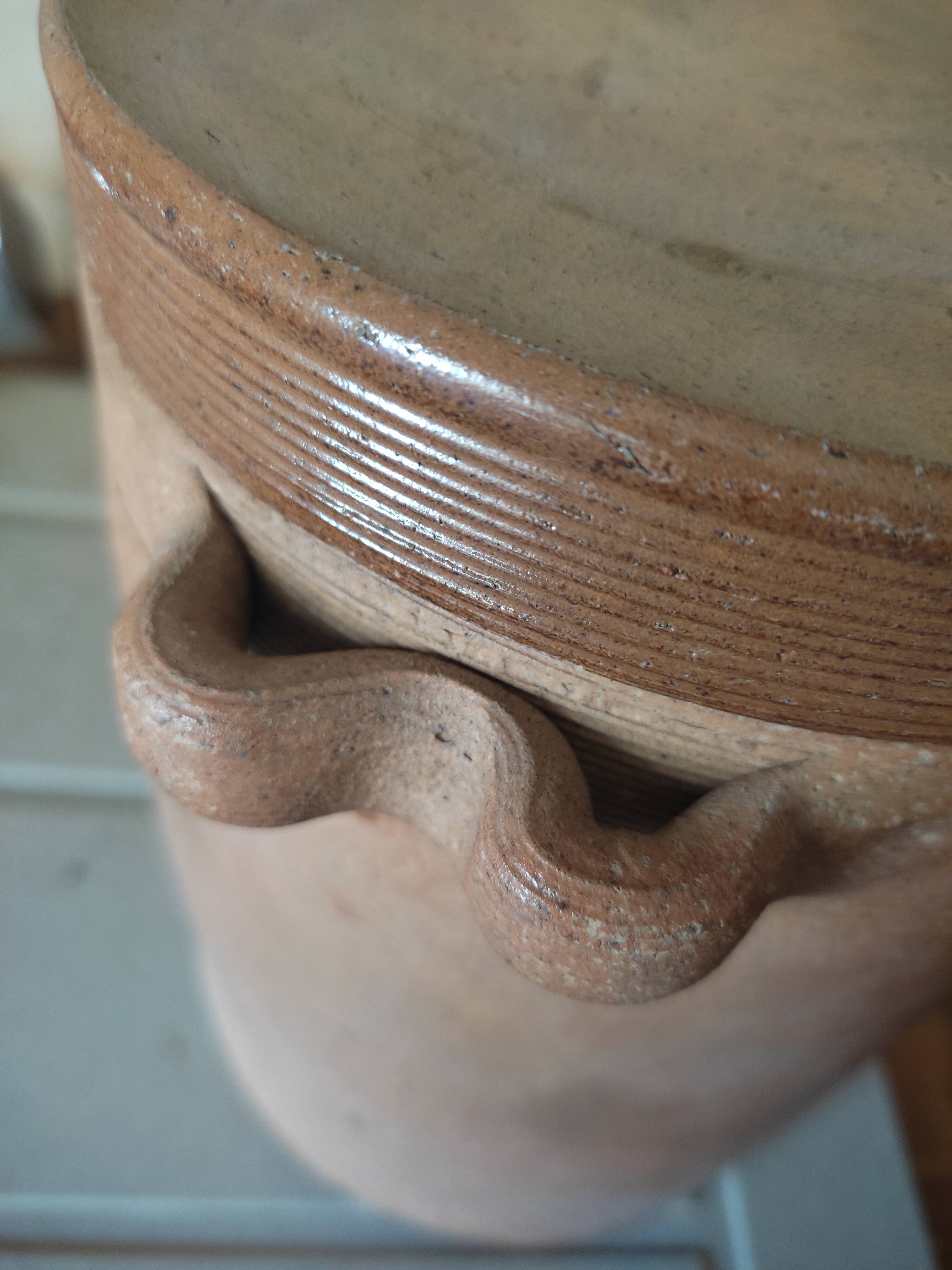 Sandstone condiment pot