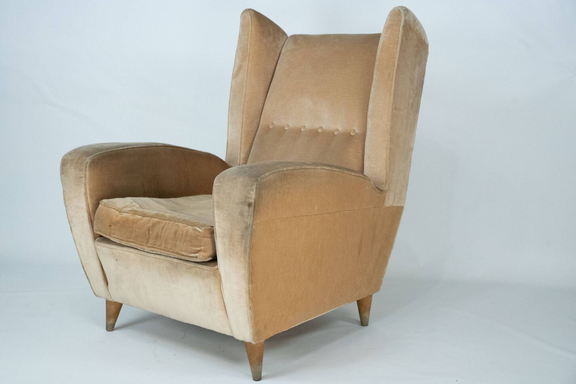 Mid-Century attributed Melchiorre Bega single Armchair in velvet. Italy 195
