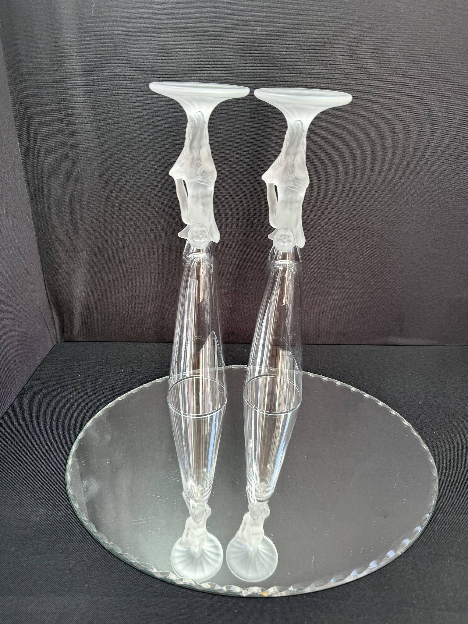 Champagne flutes Amour de Deutz sold in sets of 2.
