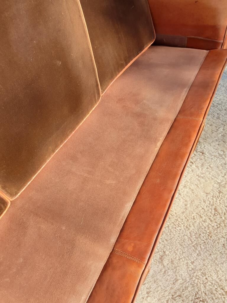 Sofa club leather 3 places buttoned back finish studded and velvet