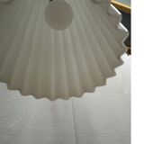 Suspension scandinave opaline blanc drapée