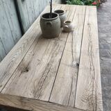 Table en chêne brut
