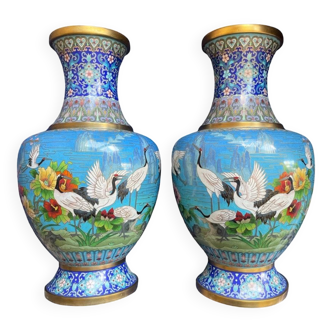 Paire de grands vases cloisonnés de Chine