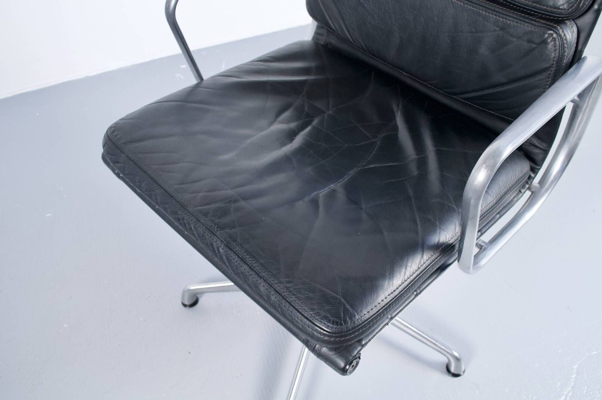 SOFT PAD CHAIR EA 217 EAMES BLACK LEATHER HERMAN MILLER PUBLISHED BY ICF 1970s