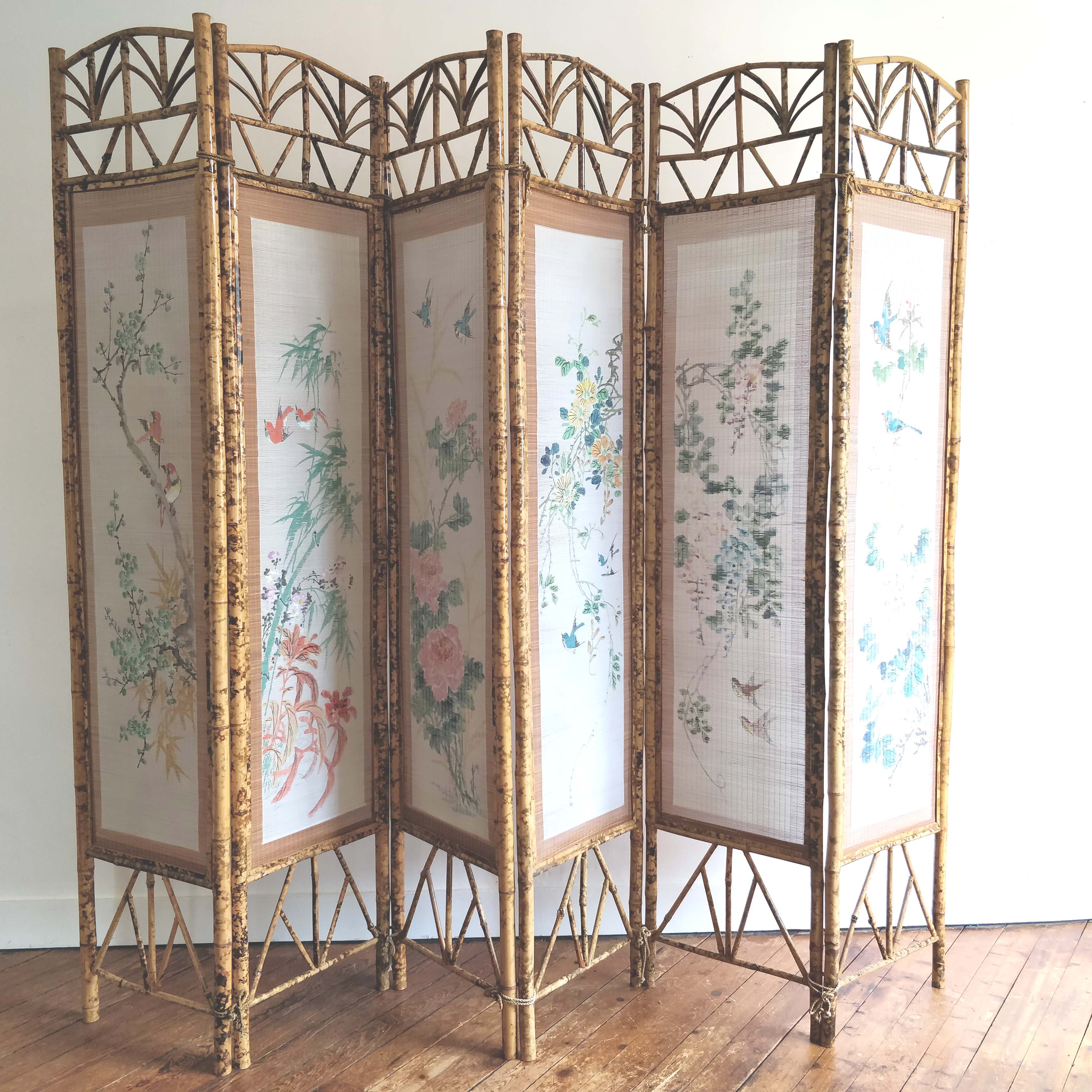Bamboo and rice straw floral patterns screen