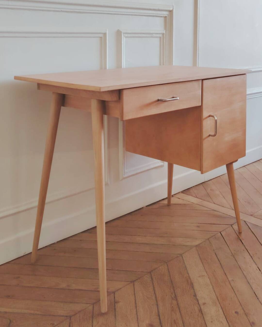 Renovated vintage Baumann desk, 1960s.