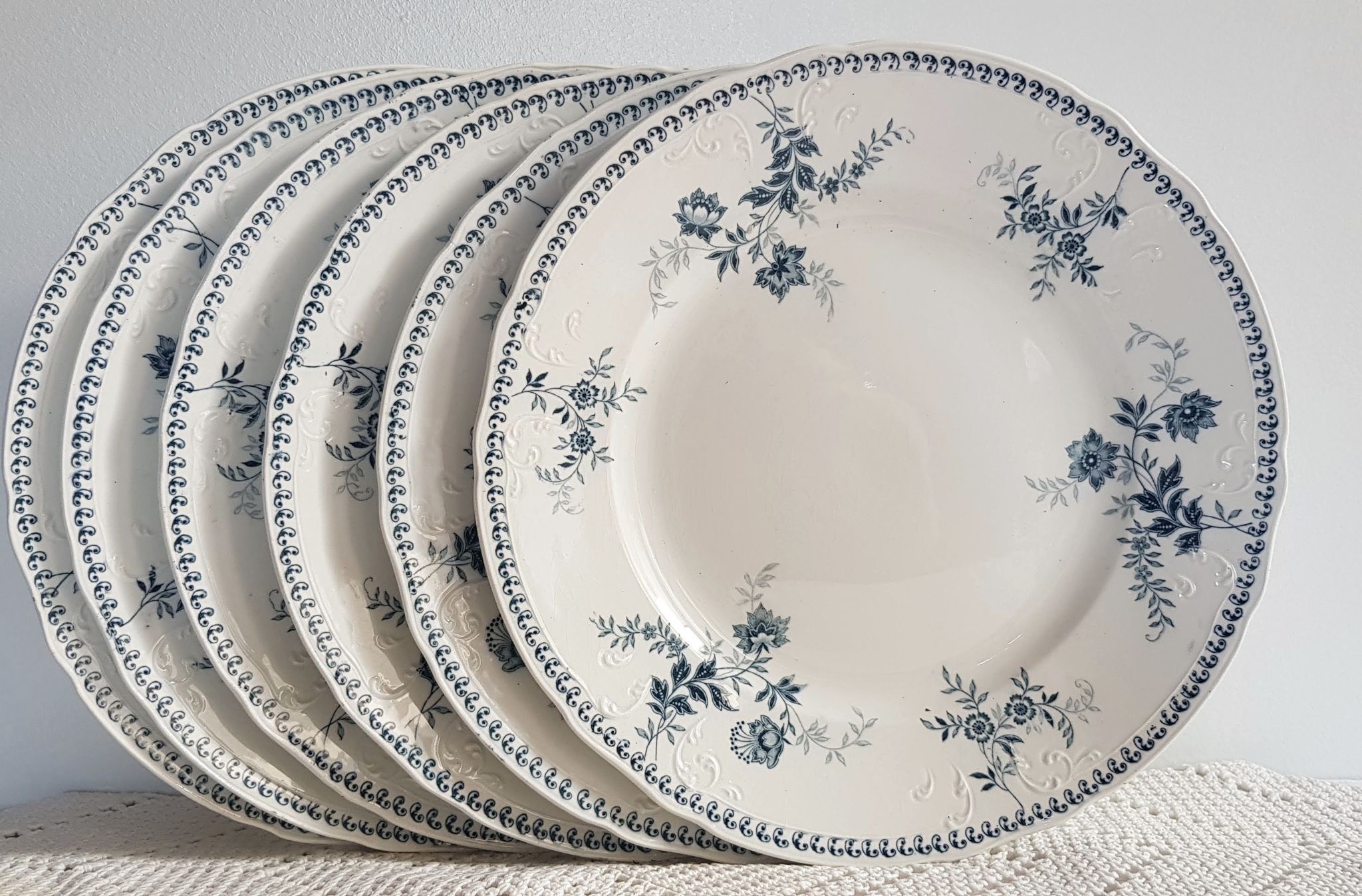 Ensemble 6 assiettes anciennes modèle Yvette société céramique Maestricht
