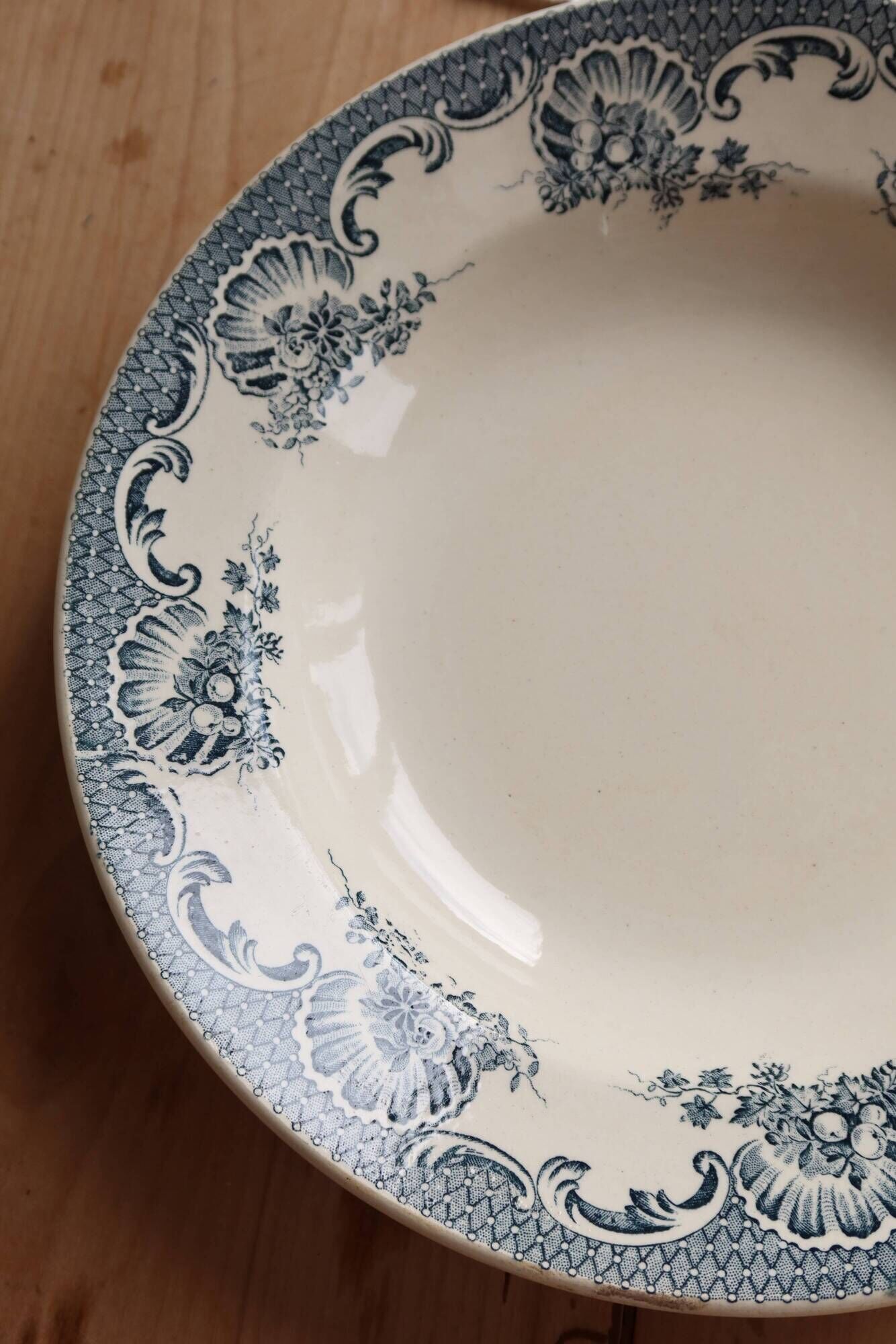 Vintage hollow plate Lavallière - Moulin des Loups - Floral rim