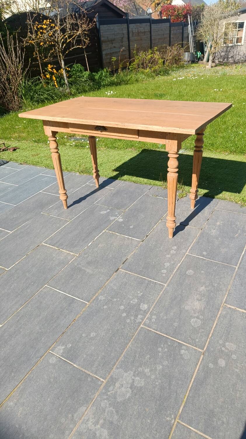 Farm table with turned legs