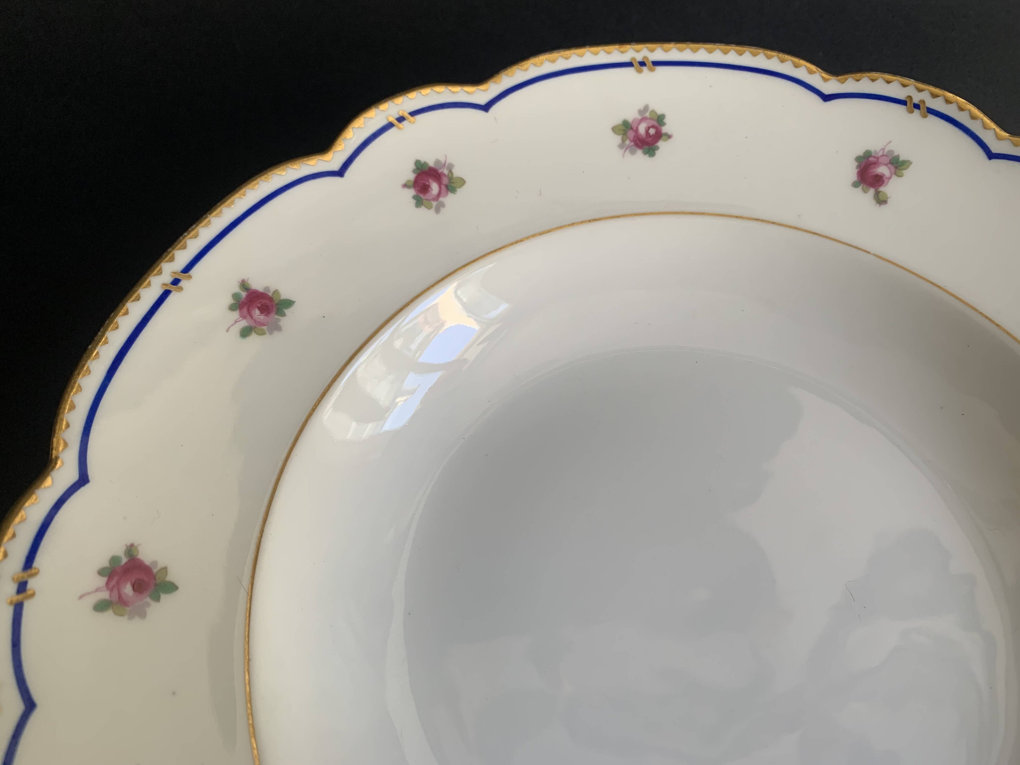 4 soup plates in Paris porcelain, "A la Reine" model, 1890, Damo