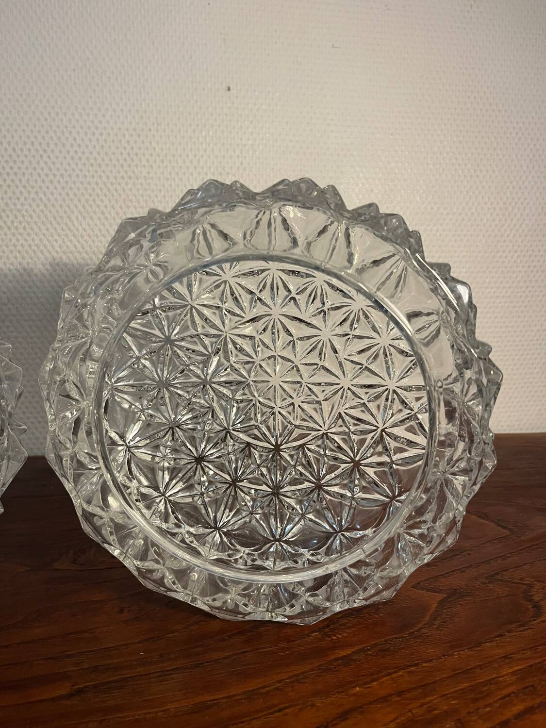 Paire d'appliques, plafonniers ronds en verre ciselé, années 60