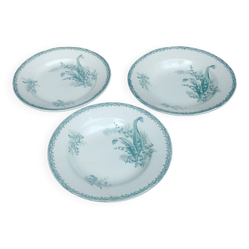 Set of three iron earthenware plates from the St Amandinoise earthenware factory, lily of the valley model.