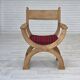 Fauteuil danois des années 1970, laine d'ameublement rouge d'origine, bois de chêne massif.