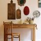 Table de cuisine ou de bureau en bois clair, années 30-40