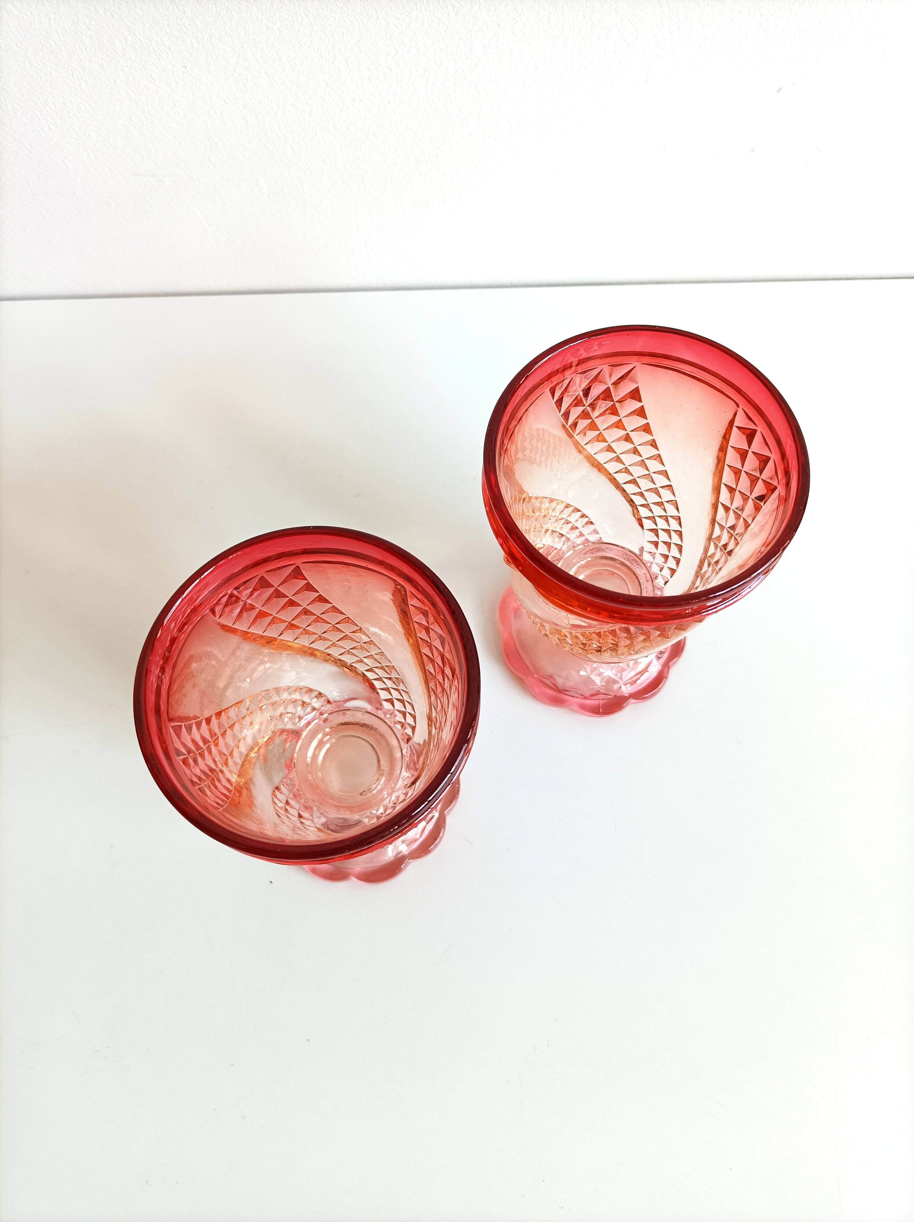 Paire de verres Baccarat anciens rouge rose dégradé