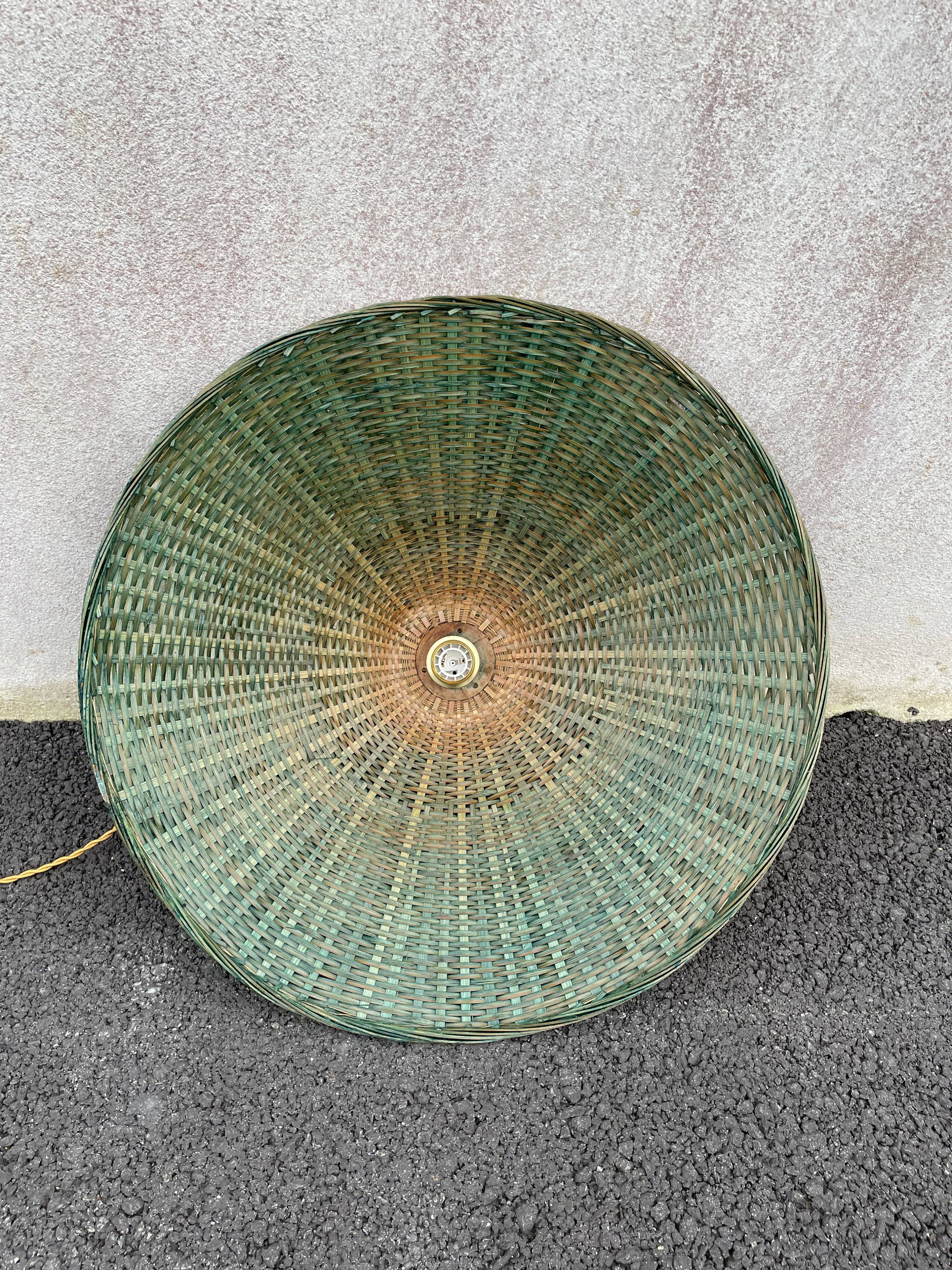 Suspension in green braided rattan