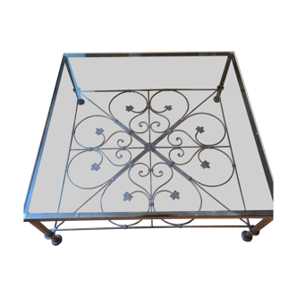 Coffee table in wrought iron and glass