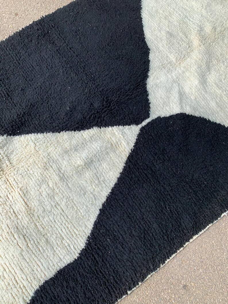Handmade Moroccan rug white-black 200cm x 300cm