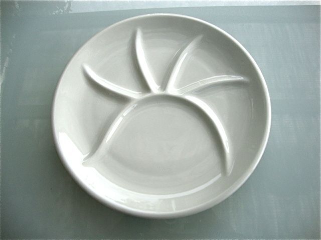 6 porcelain compartmentalized plates