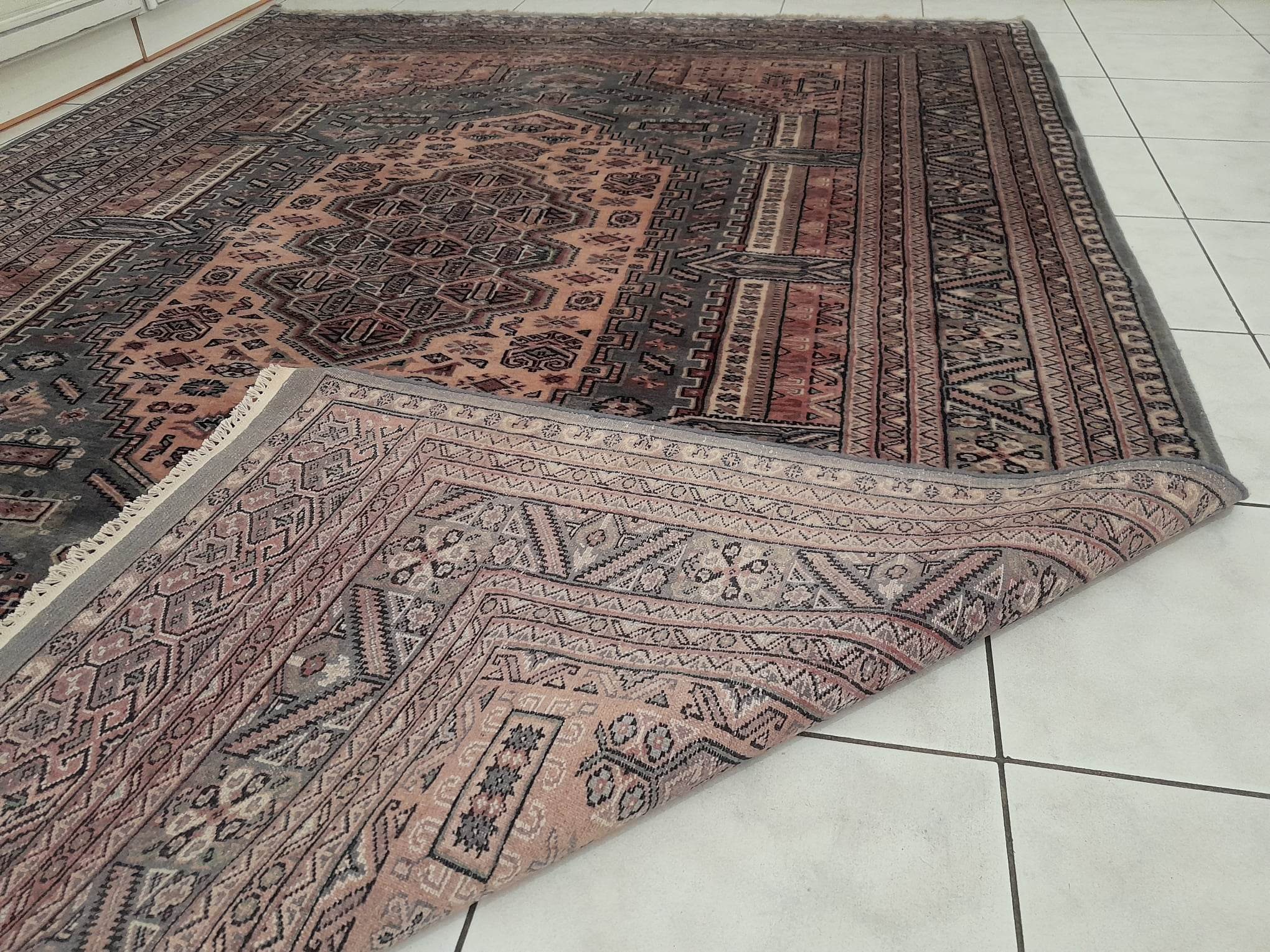 Handmade Pakistani rug 297x190cm