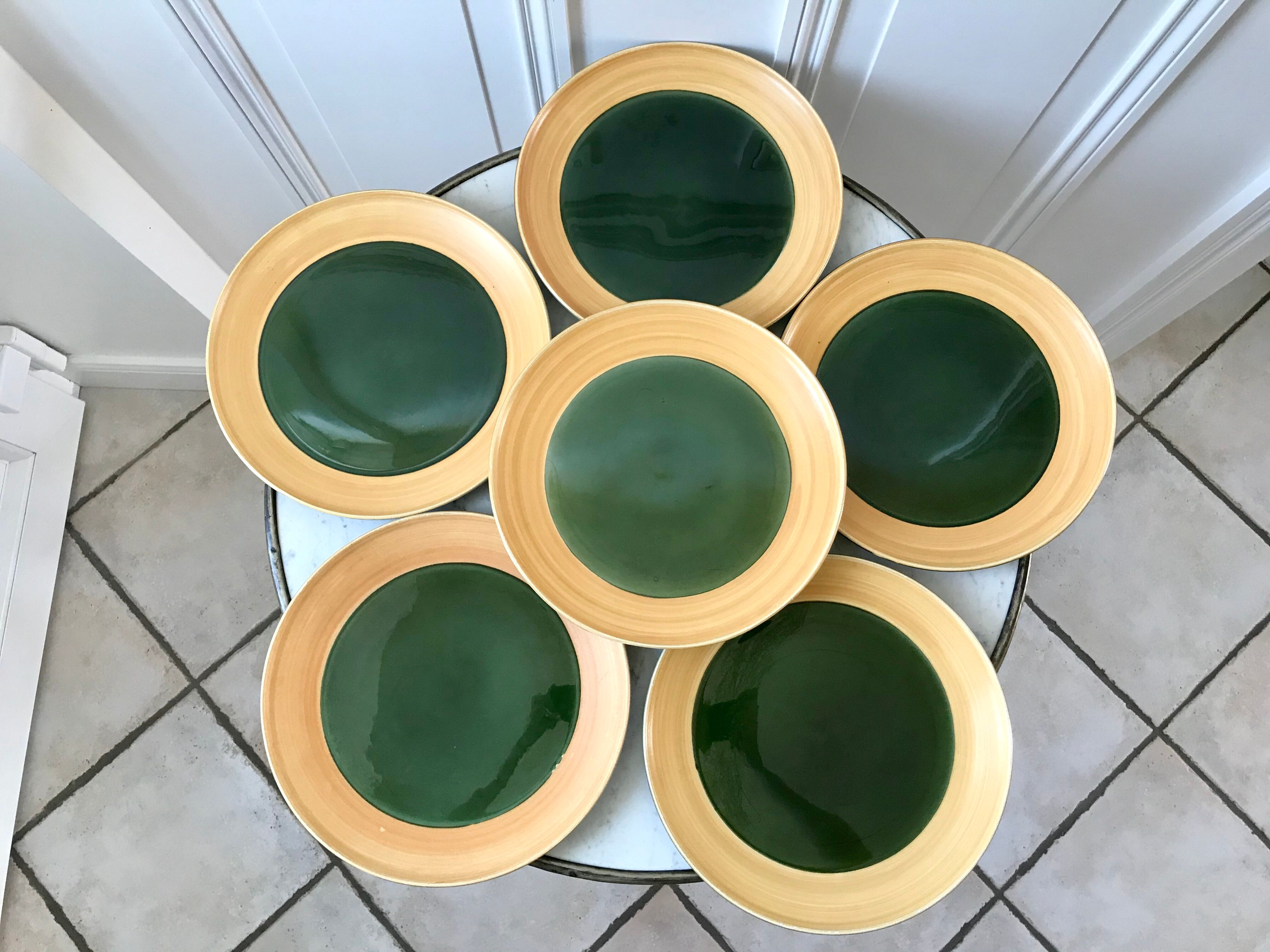 Set of 6 flat plates in green enamel ceramic salins model "capvern" years 60-70