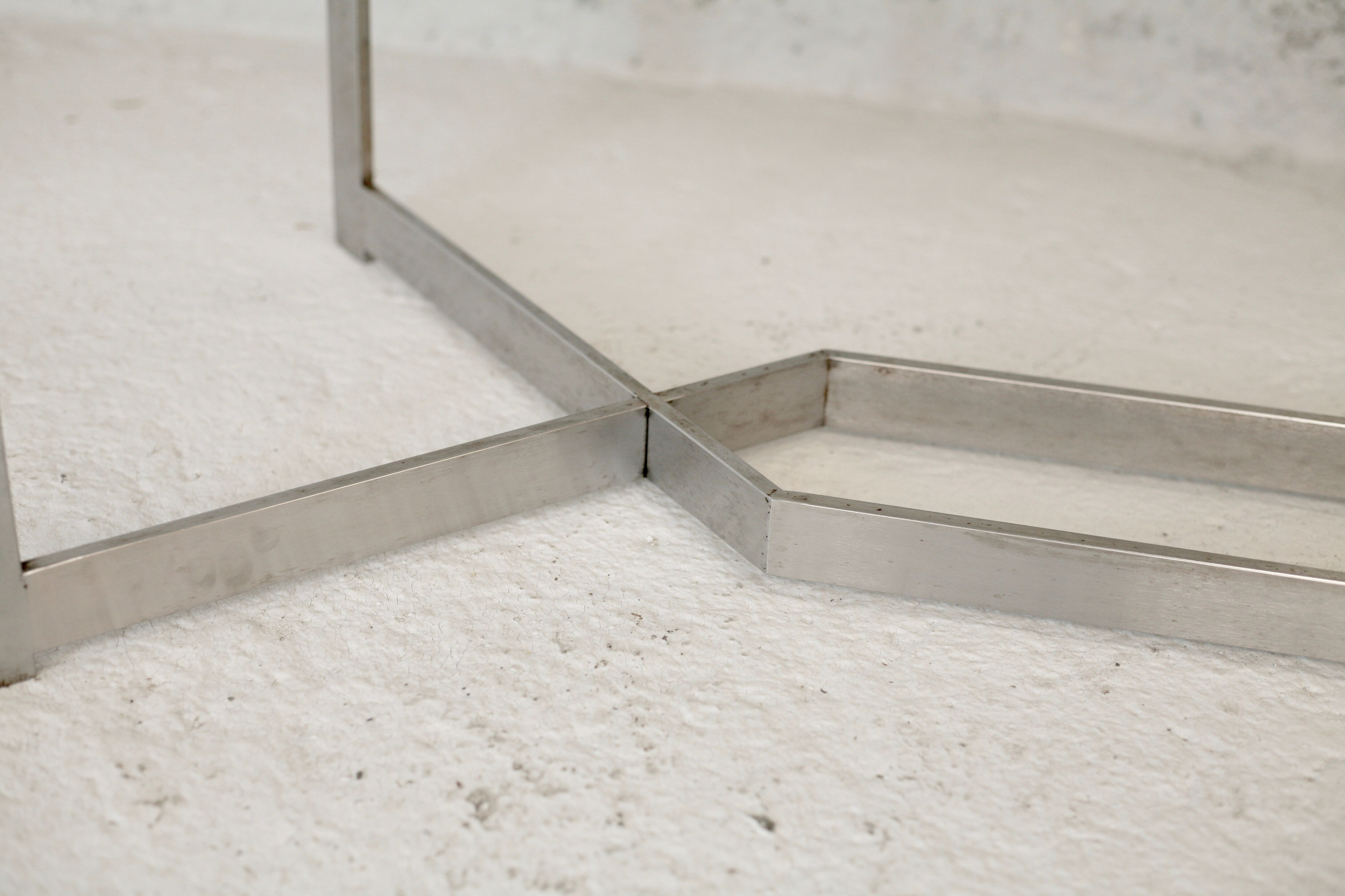 Table de Paul Legard, édition DOM, aluminium brossé et dalle elliptique de verre fumé, France, circa
