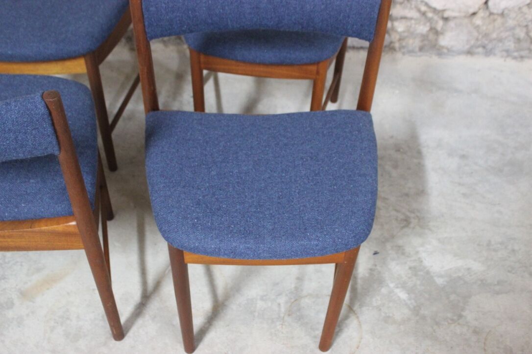 Set dining table 4 chairs by publisher McIntosh