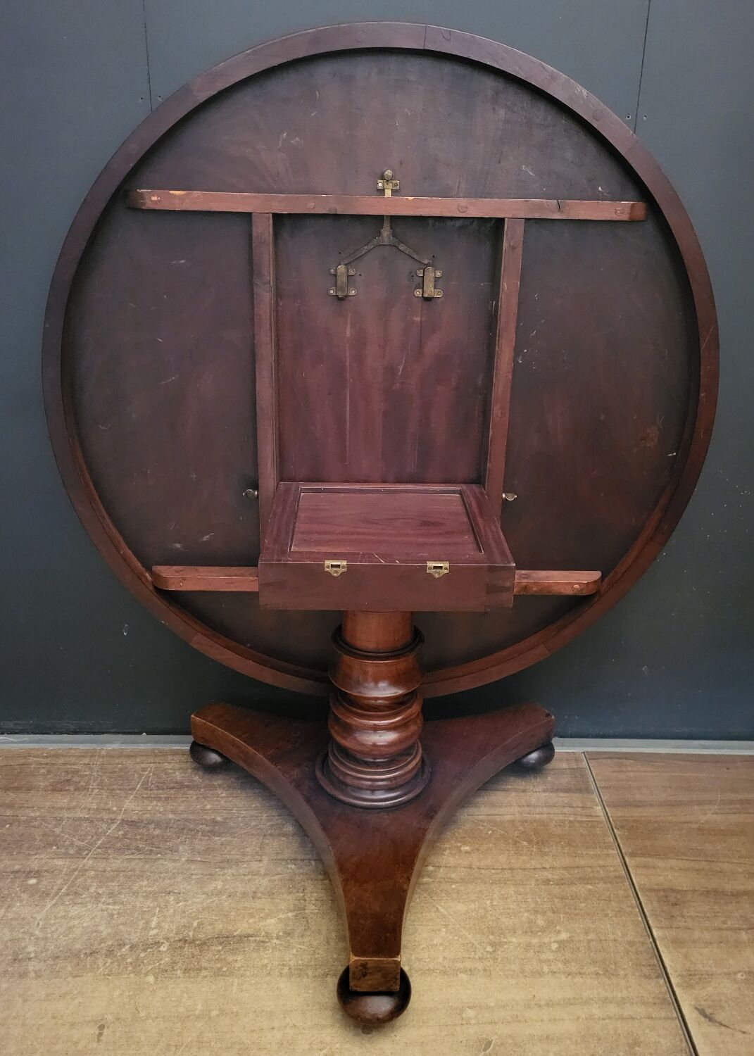 Round table Louis Philippe style in solid wood