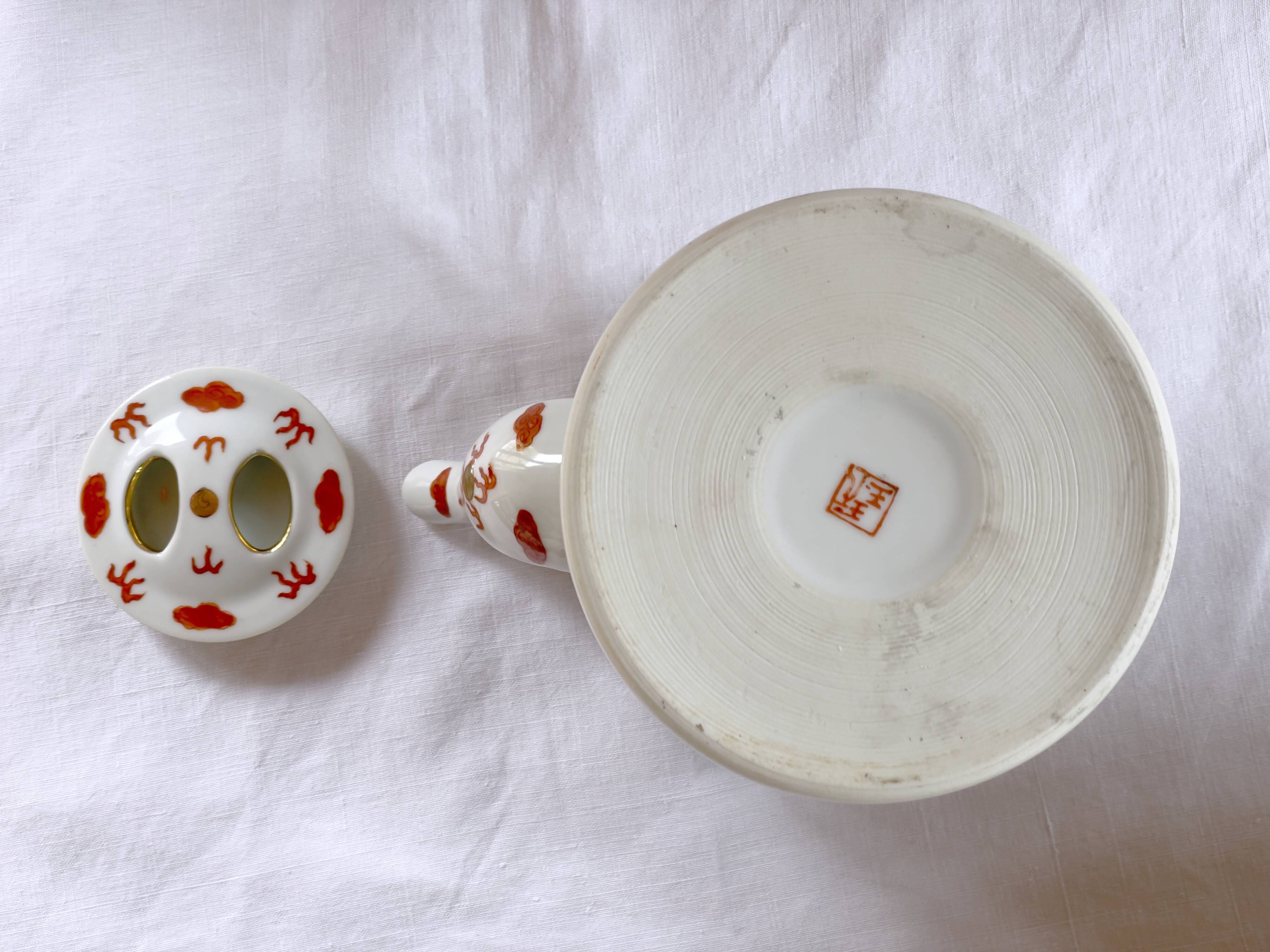 Teapot decorated with 2 dragons Republic 1912-1949 China