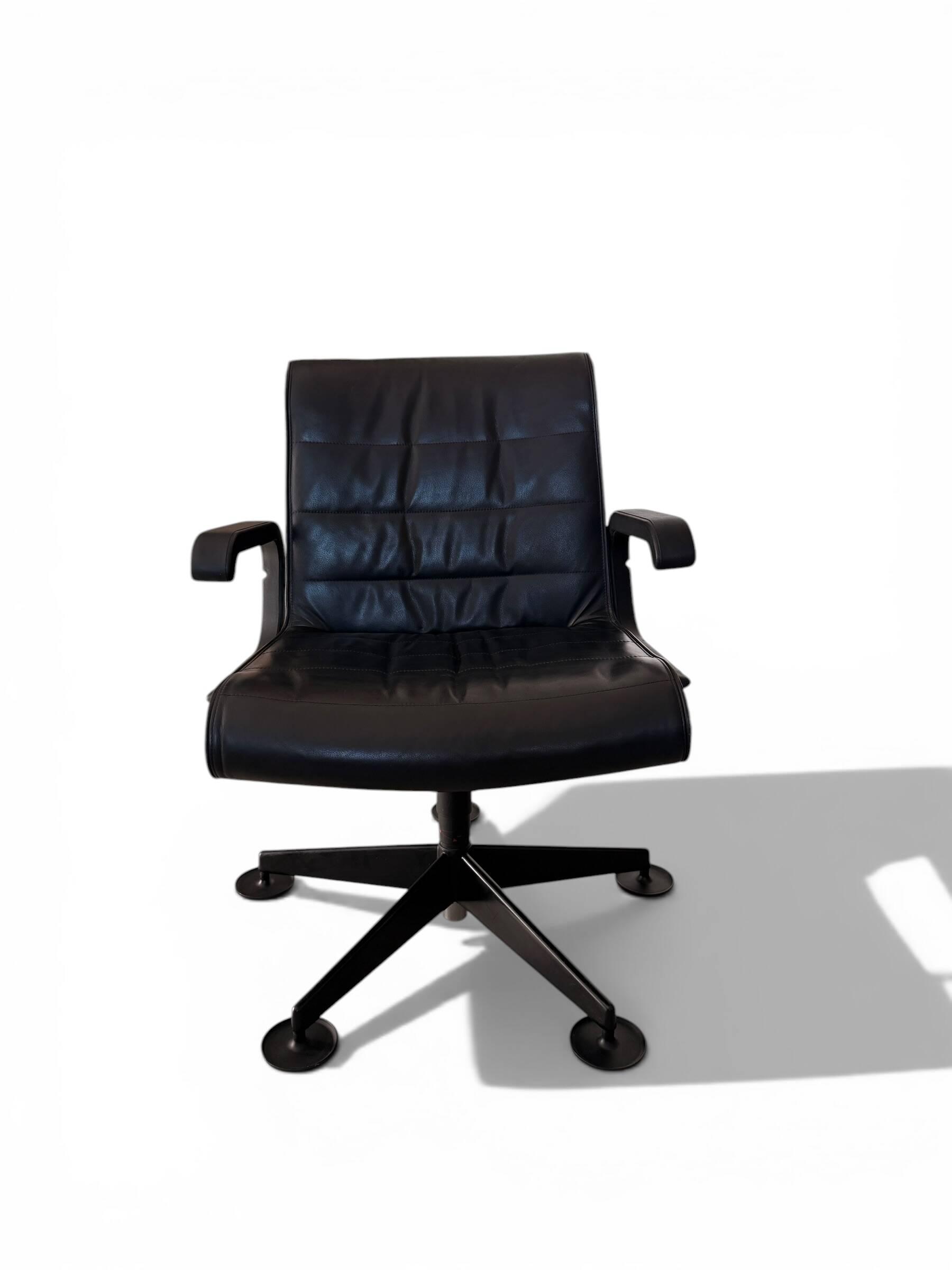 Fauteuil de Bureau Richard Sapper pour Knoll - Cuir Noir sur Patins 1979