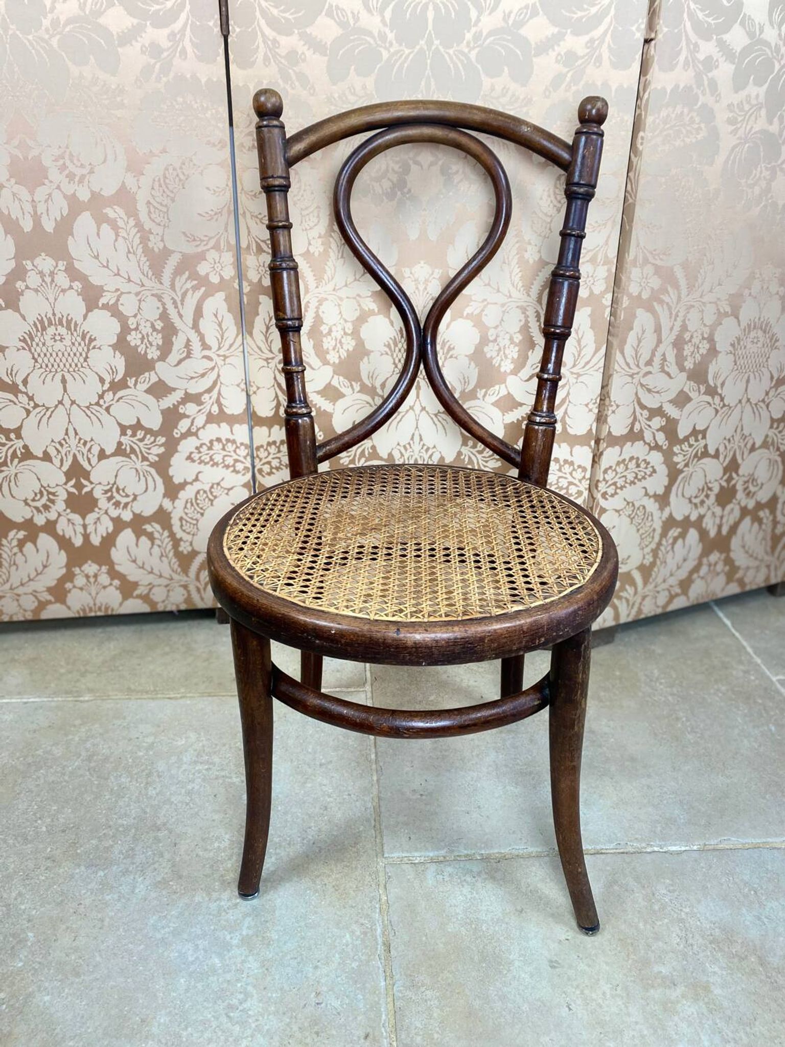Chauffeuse en bois courbé J&J Kohn