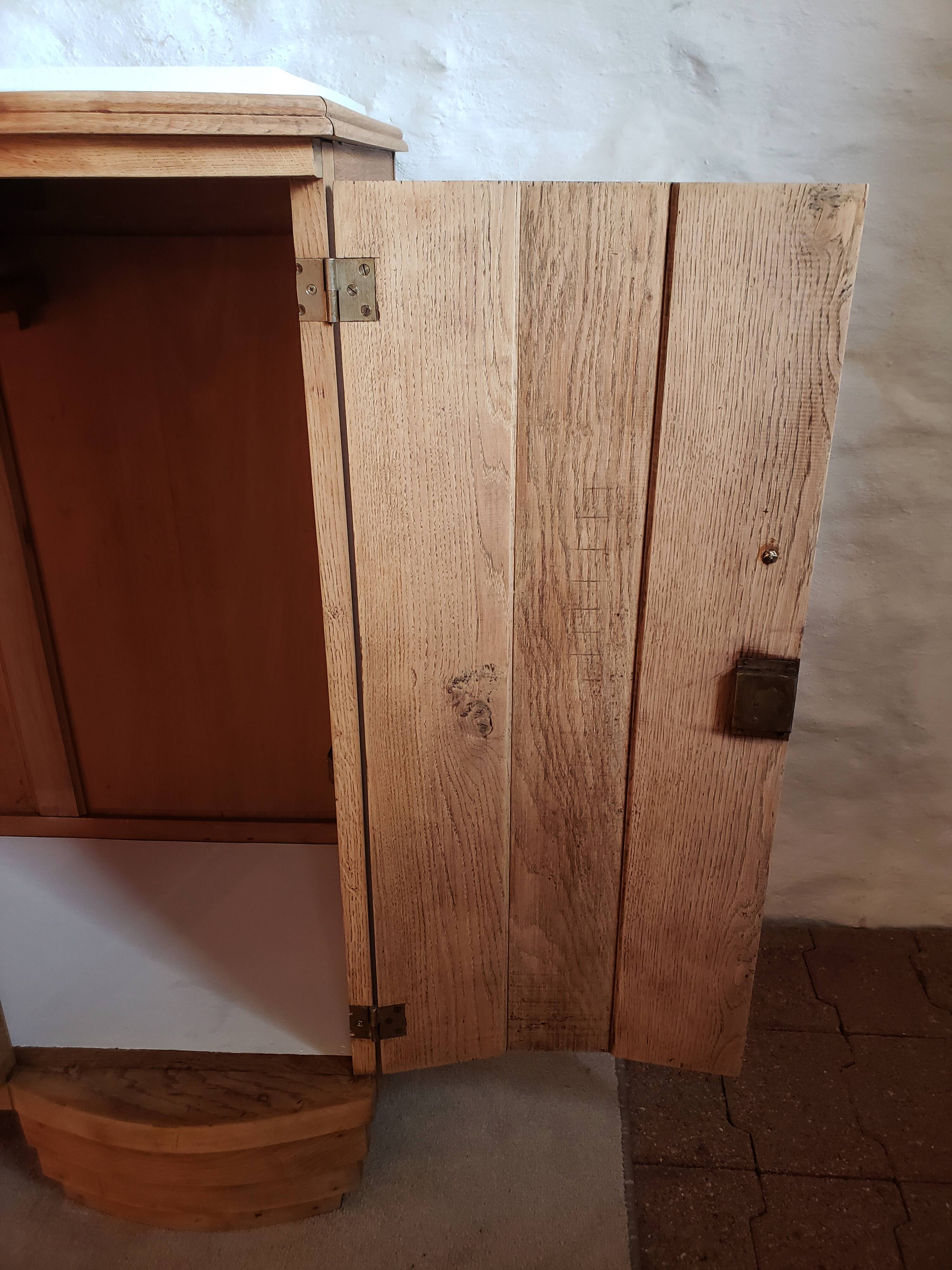 Art-deco buffet in raw oak