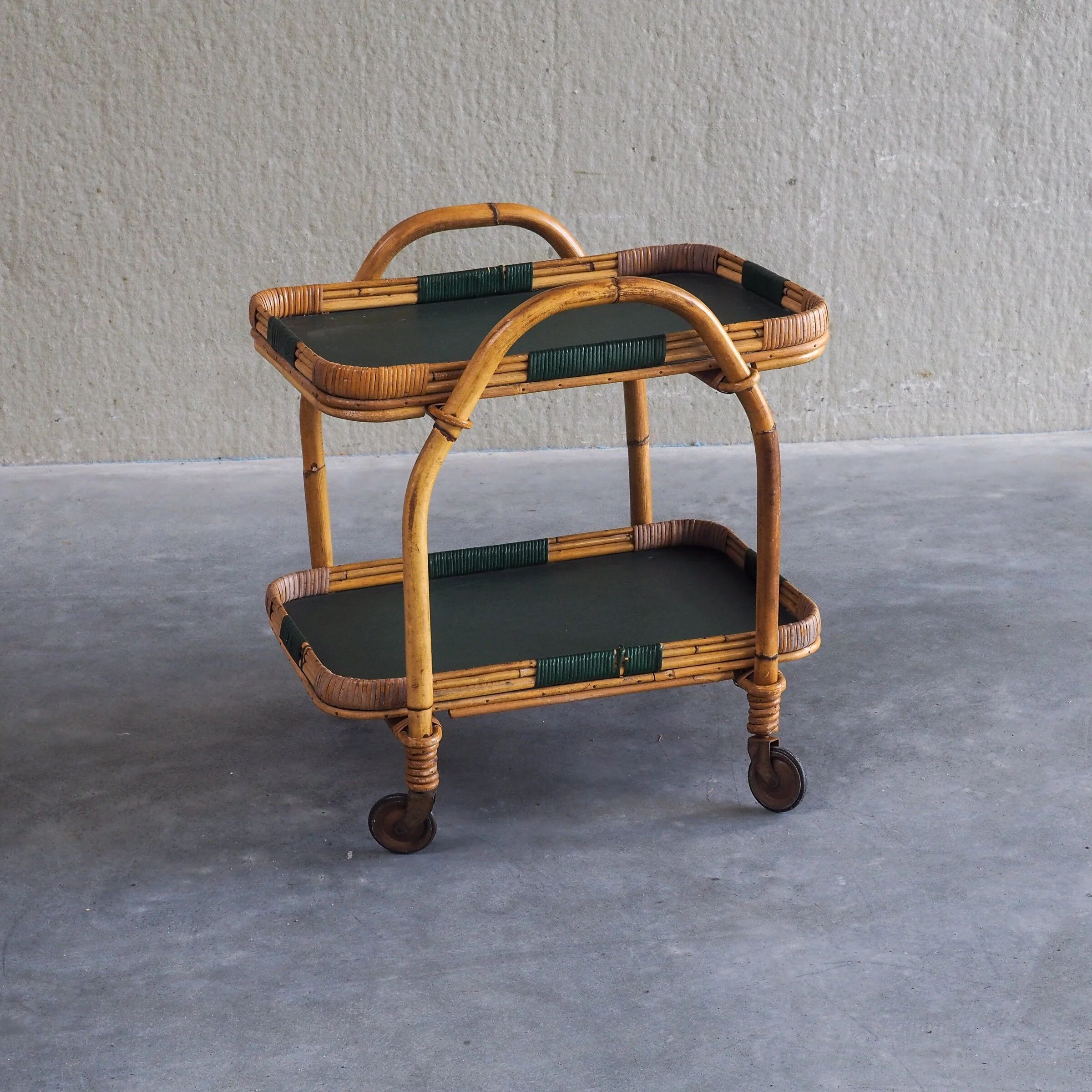 Chariot de service en bambou vintage