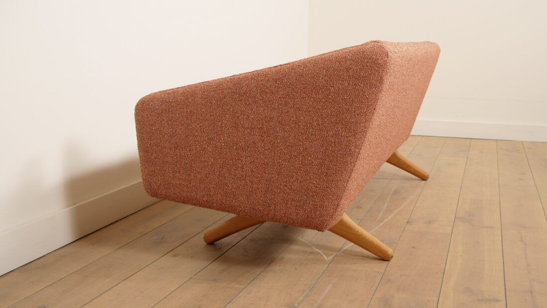 Vintage sofa | 3-seater | ML-90 | pink | reupholstered