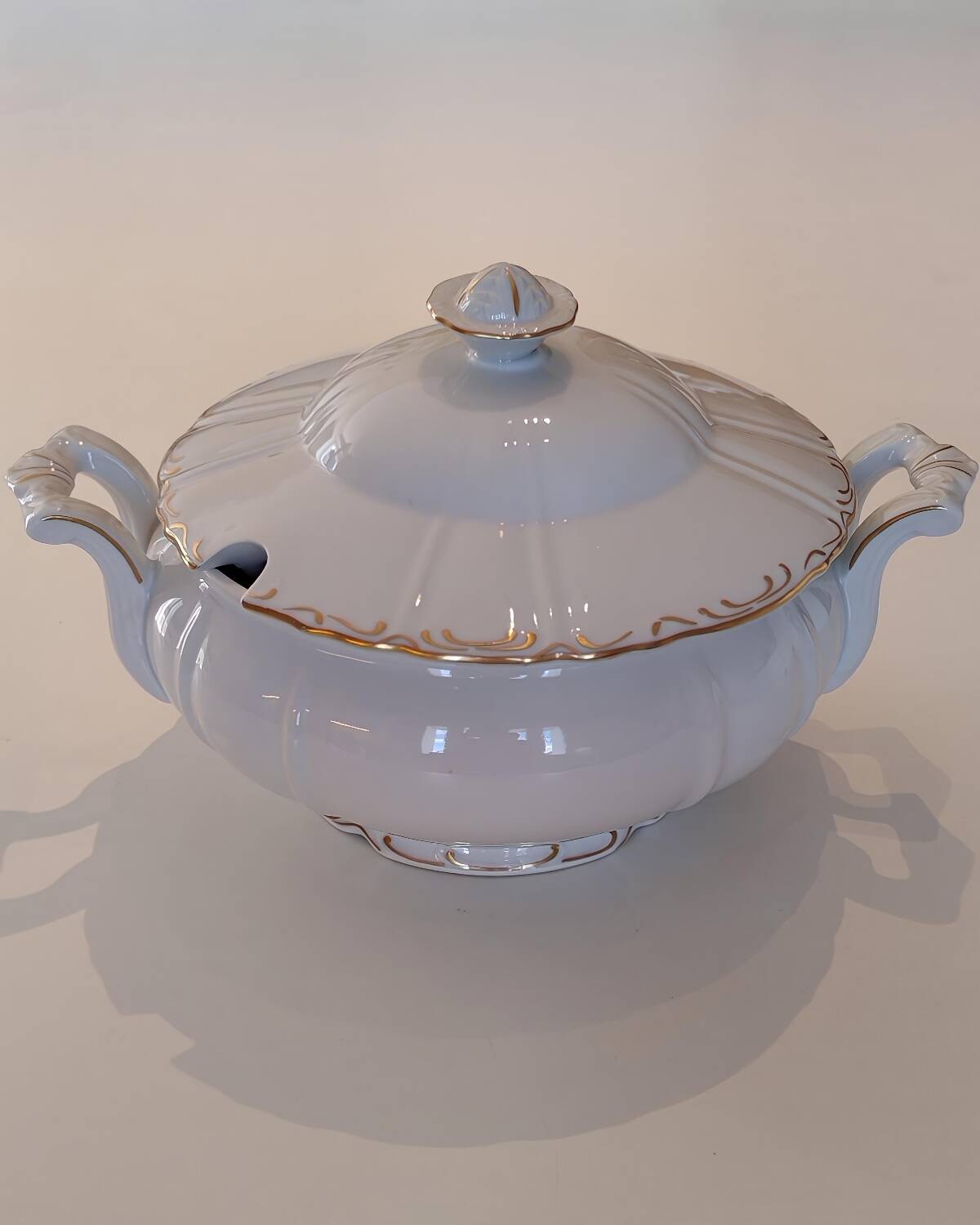 Porcelain tureen
