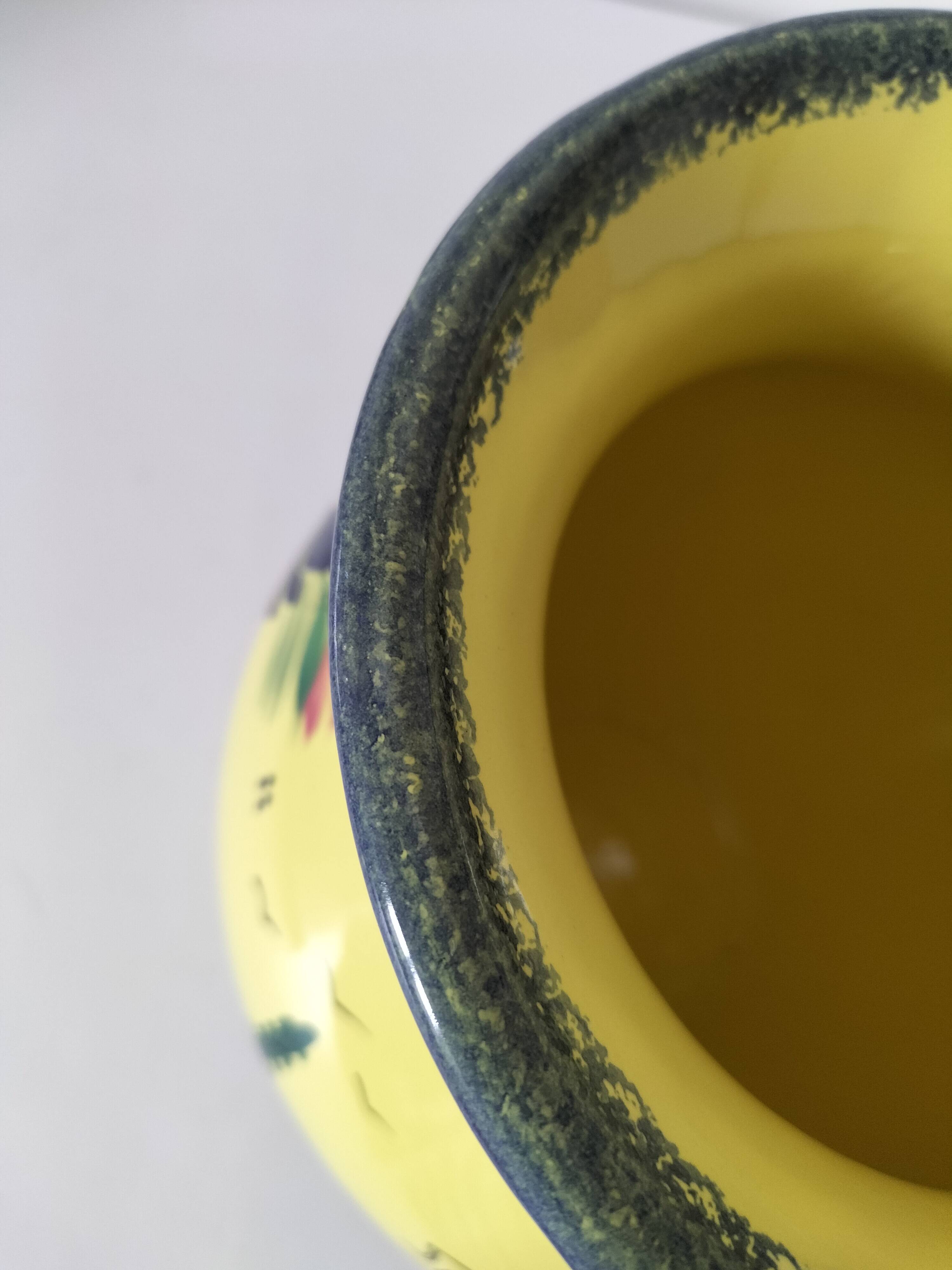 Quimper Henriot Vase – Rare mixed decoration (D.301 + monochrome) on a yellow background