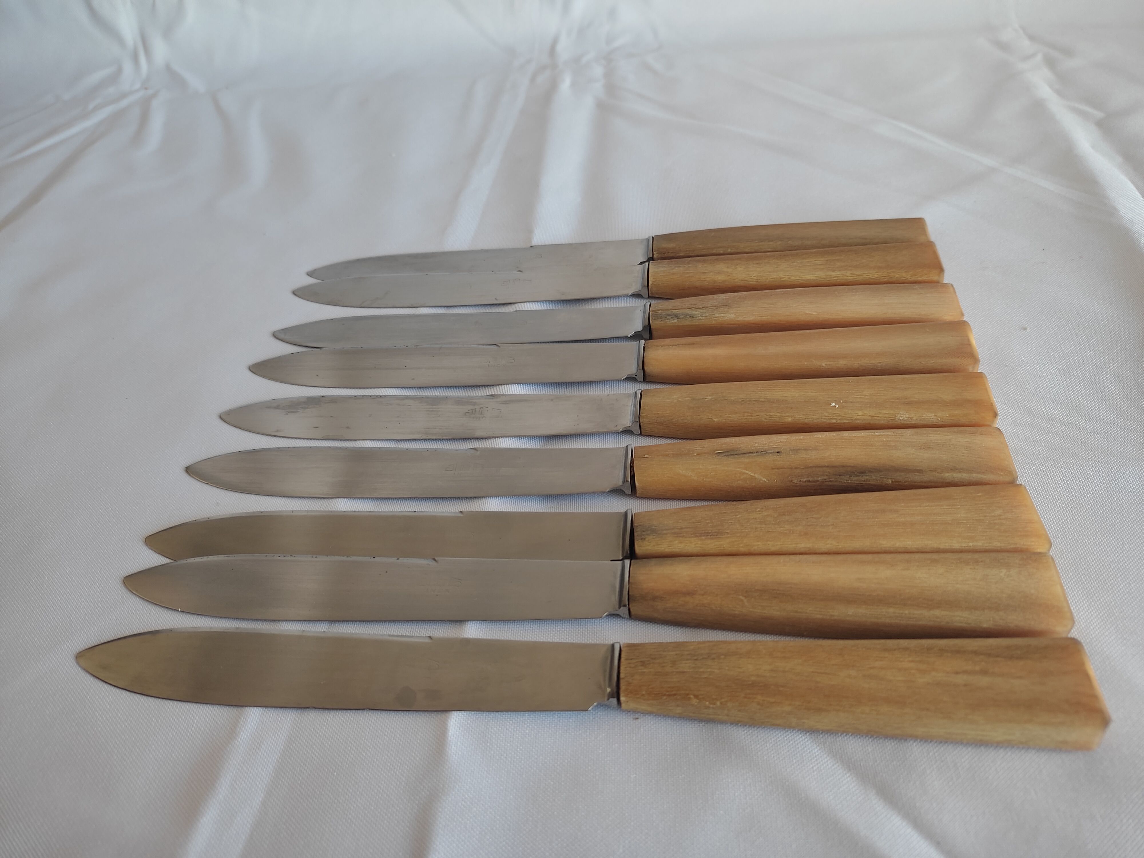 Lot 9 stainless steel horn knives