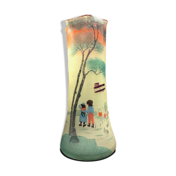 1435 Discreet brand with heel to decipher vase